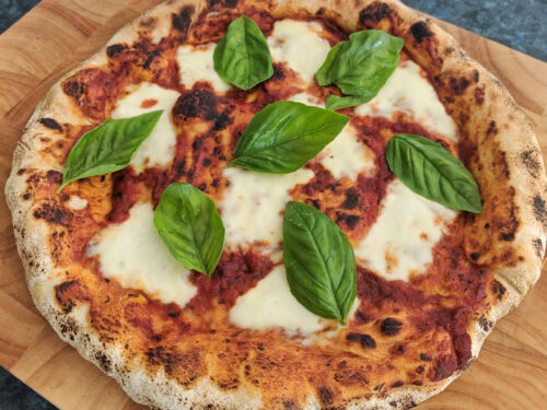 cast iron margherita pizza